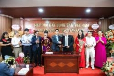 CLB BẤT ĐỘNG SẢN HÀ NỘI BƯỚC SANG TUỔI 15 TRÂN QUÝ, BIẾT ƠN, ĐA TẠ CÁC ĐỐI TÁC, HỘI VIÊN
