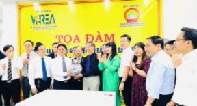 LÃNH ĐẠO HH BĐS VN- HH BĐS NGHỆ AN- CLB BĐS HÀ NỘI DÂNG HƯƠNG KỶ NIỆM SINH NHẬT 133 NĂM CHỦ TỊCH HỒ CHÍ MINH
